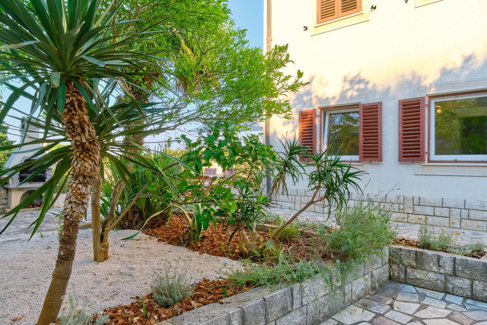 Apartment Pepermint - Iqm Destination Quality Lussingrande Esterno foto